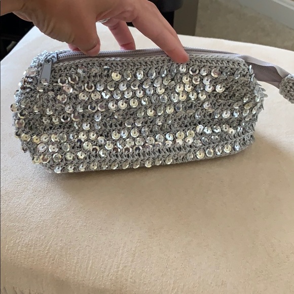 4/$25🦋 Frankie and Johnnie Sequin zipper pouch - Picture 2 of 6
